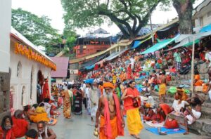 1280px-Ambubachi_Mela_at_Kamakhya_Temple_by_Vikramjit_Kakati (Small)